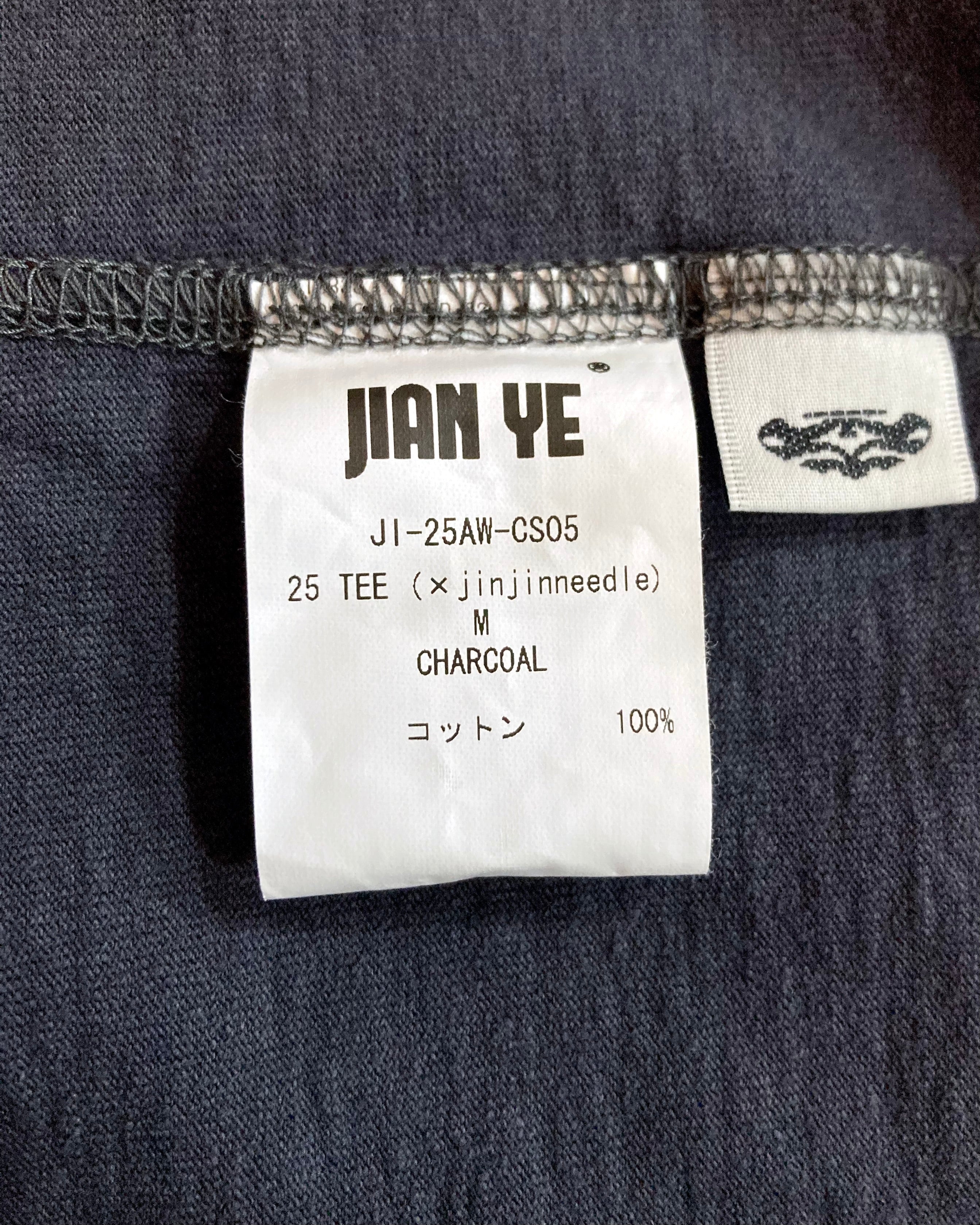 JIAN YE / 25 TEE × JINJINNEEDLE - Charcoal