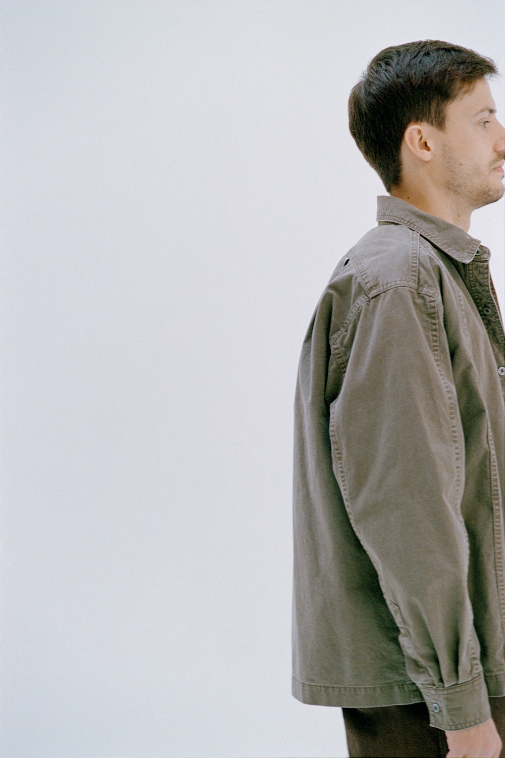 ISSUETHINGS / 25b/92-c-01/Shirt - Olive green