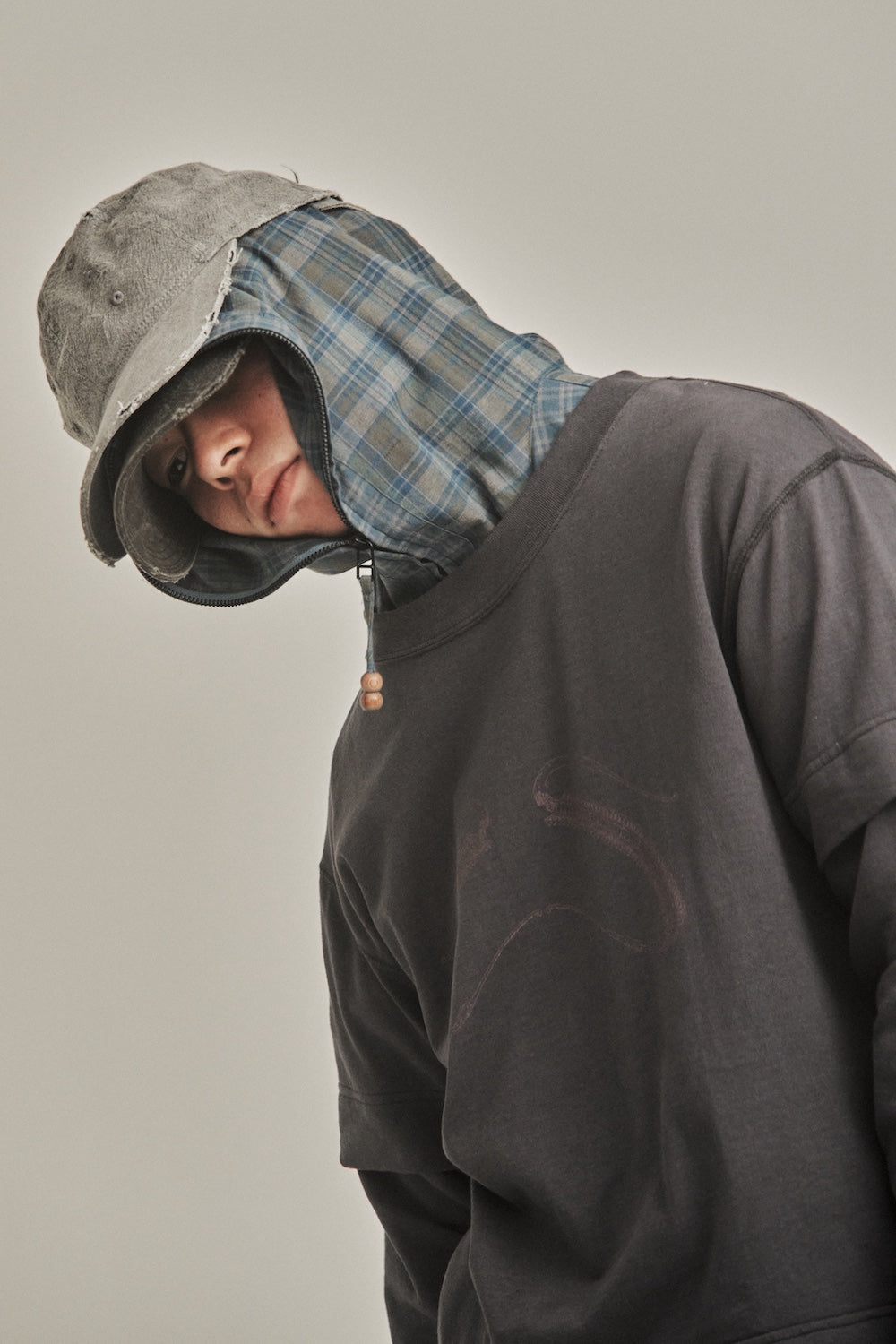 JIAN YE / 25 TEE × JINJINNEEDLE - Charcoal