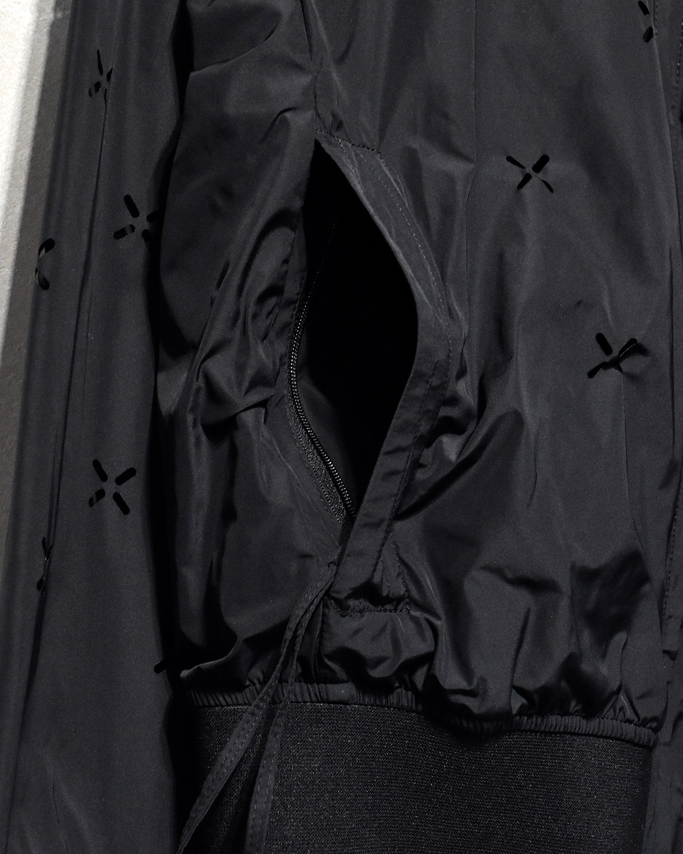 JIAN YE / GUAI BLOUSON (SIEGE) - Black