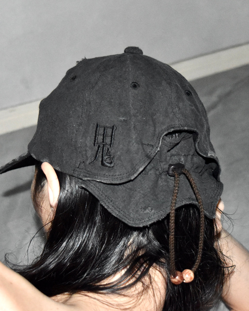 JIAN YE / 朱点童子 CAP - Charcoal