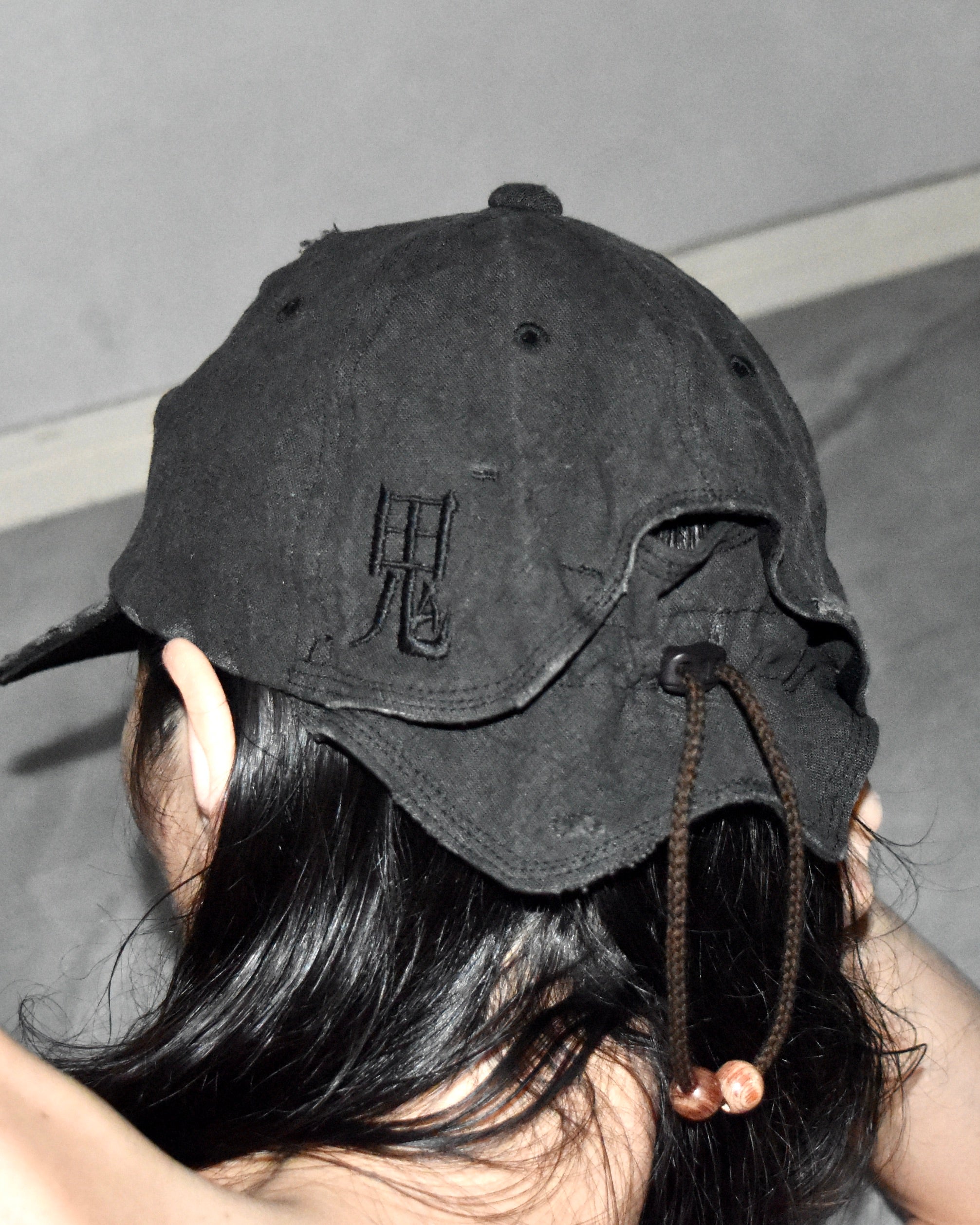 JIAN YE / 朱点童子 CAP - Charcoal