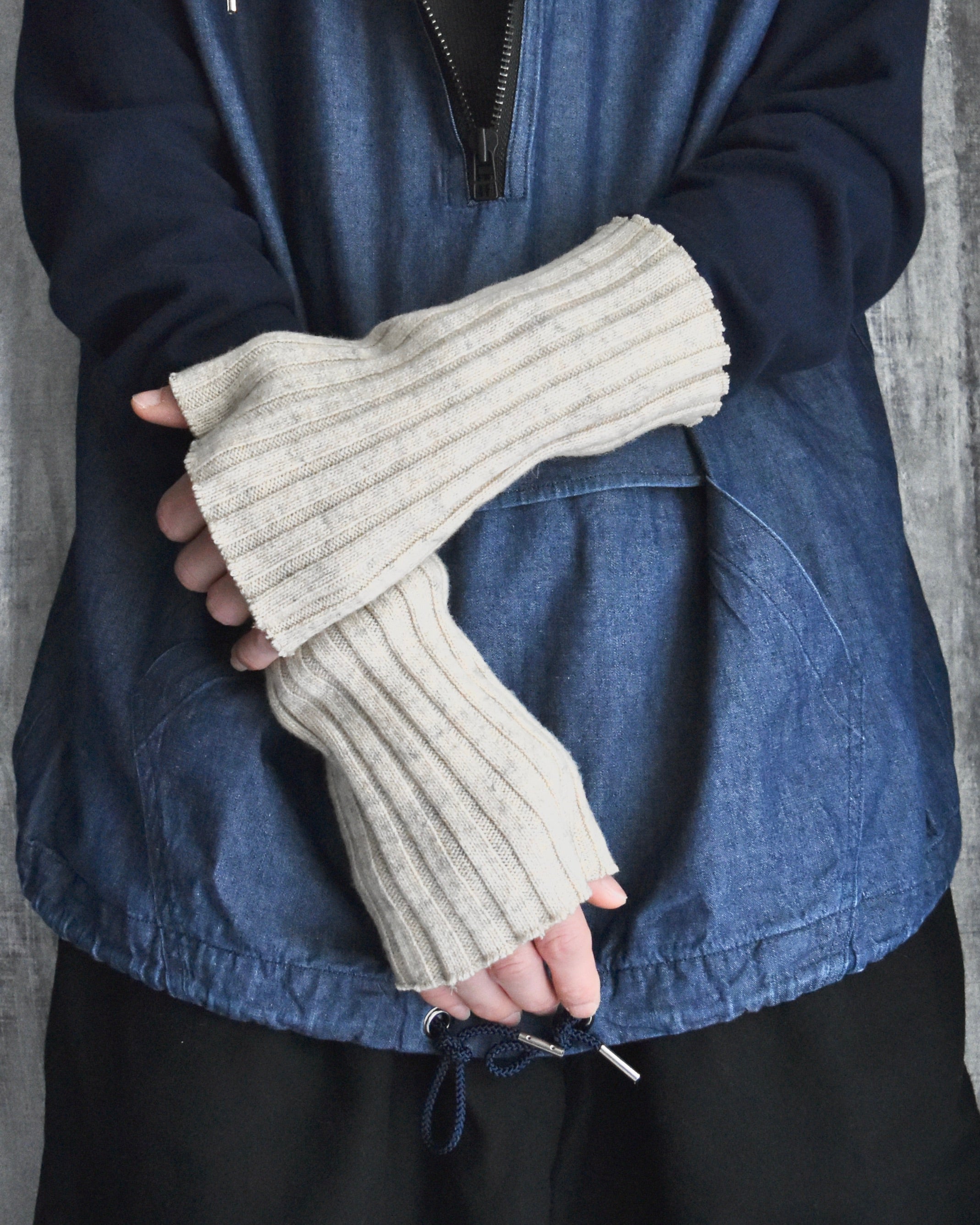REFOMED / "GUNTE" ARM WARMER - Beige