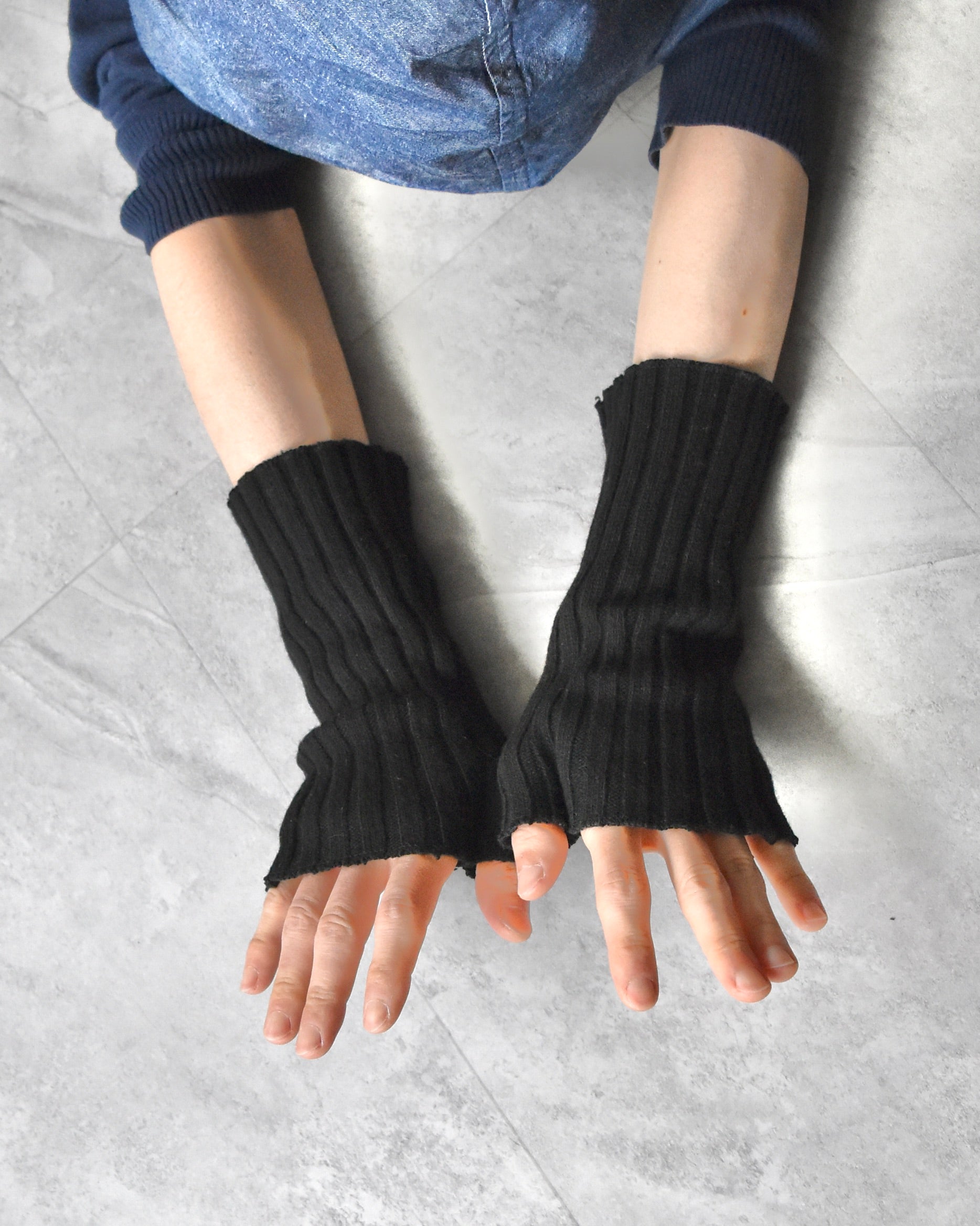 REFOMED / "GUNTE" ARM WARMER - Black