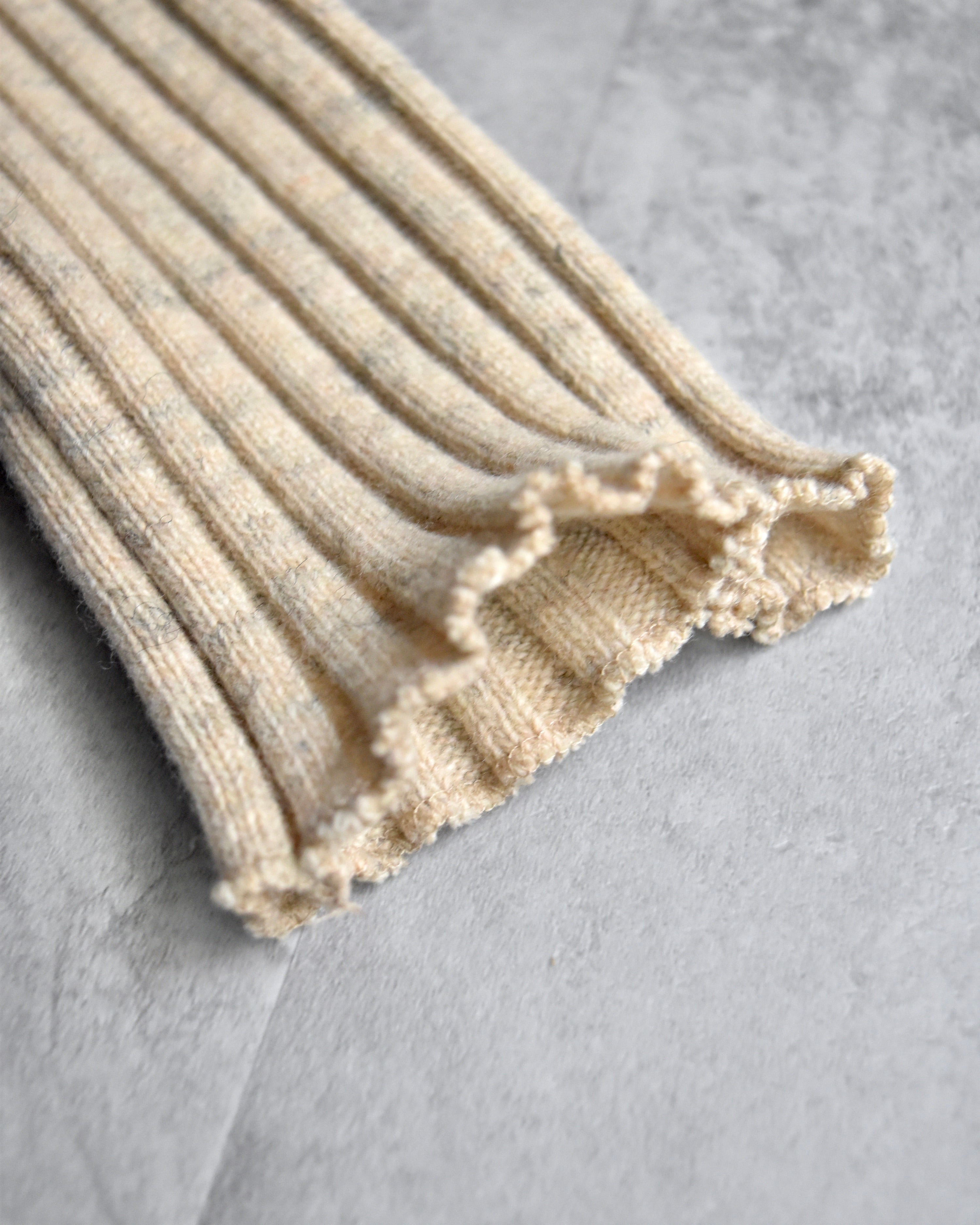 REFOMED / "GUNTE" ARM WARMER - Beige