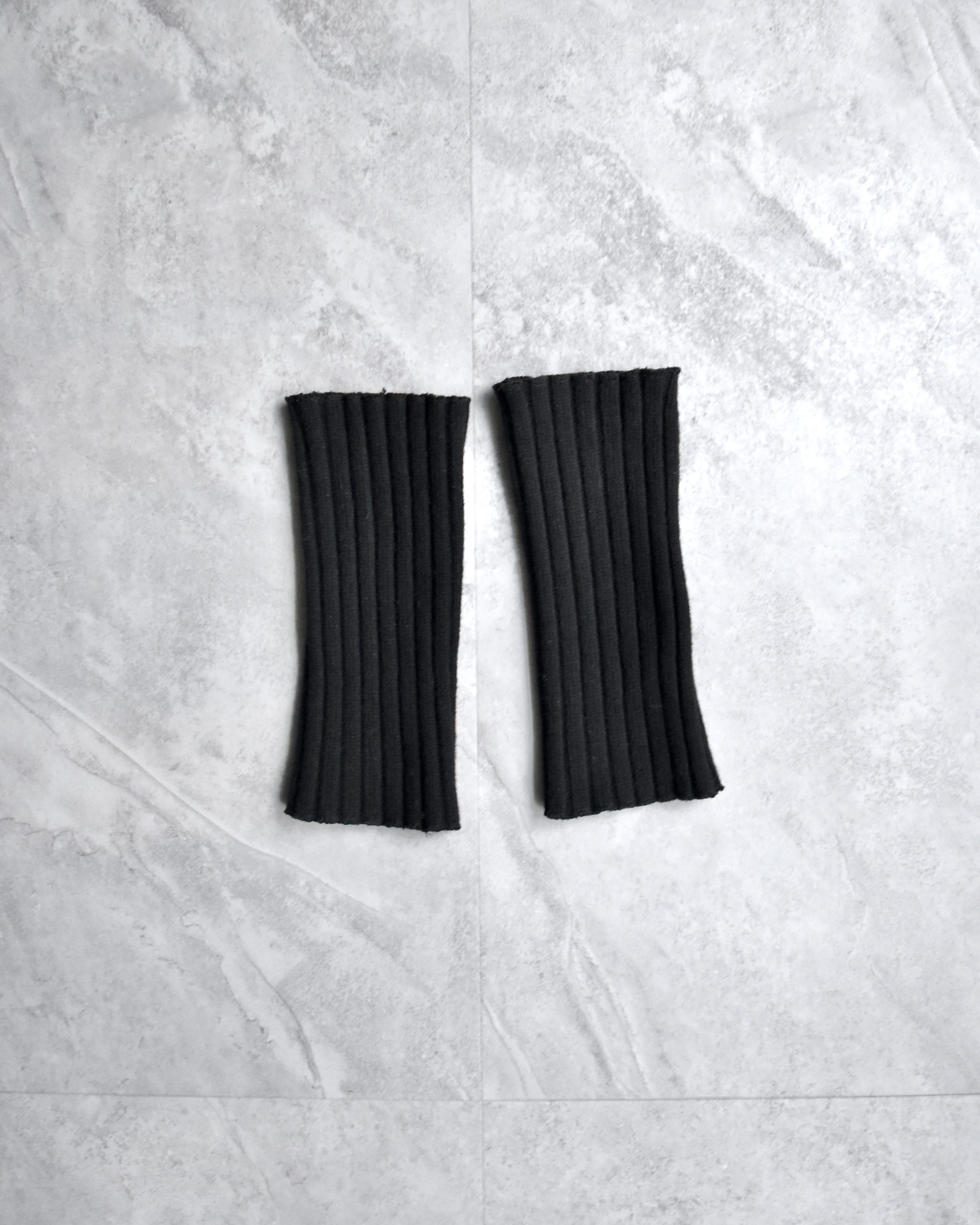 REFOMED / "GUNTE" ARM WARMER - Black