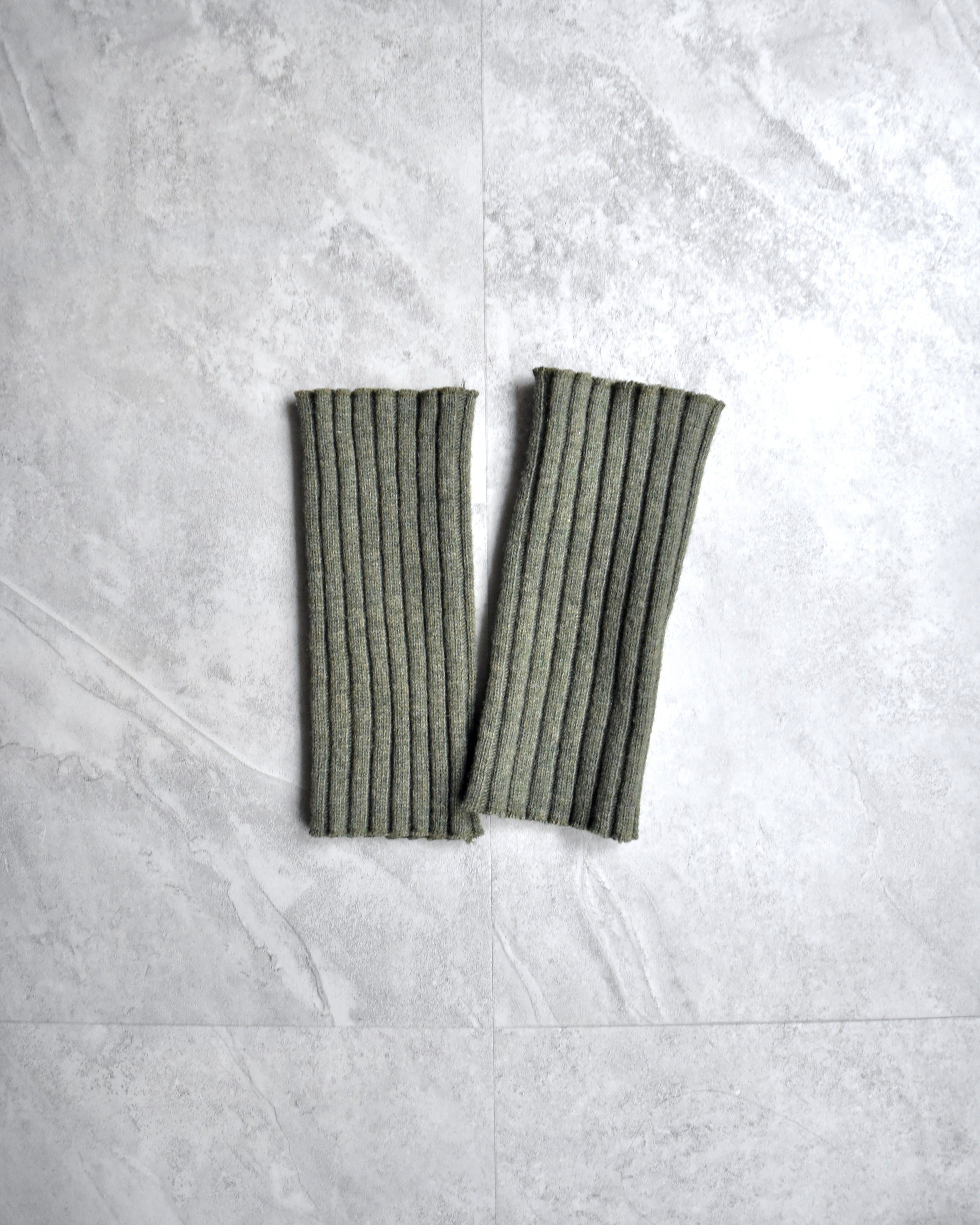 REFOMED / "GUNTE" ARM WARMER - Olive