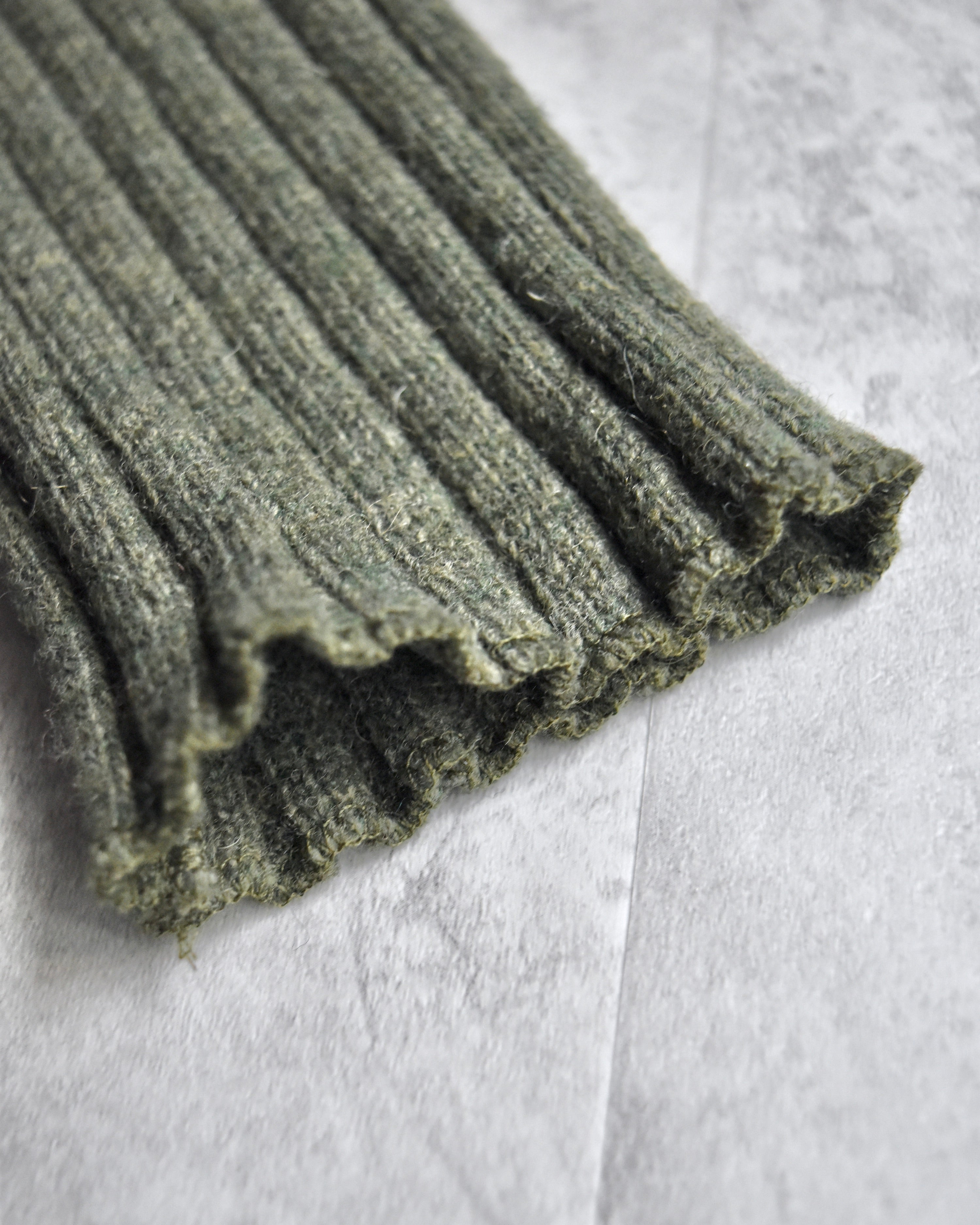 REFOMED / "GUNTE" ARM WARMER - Olive