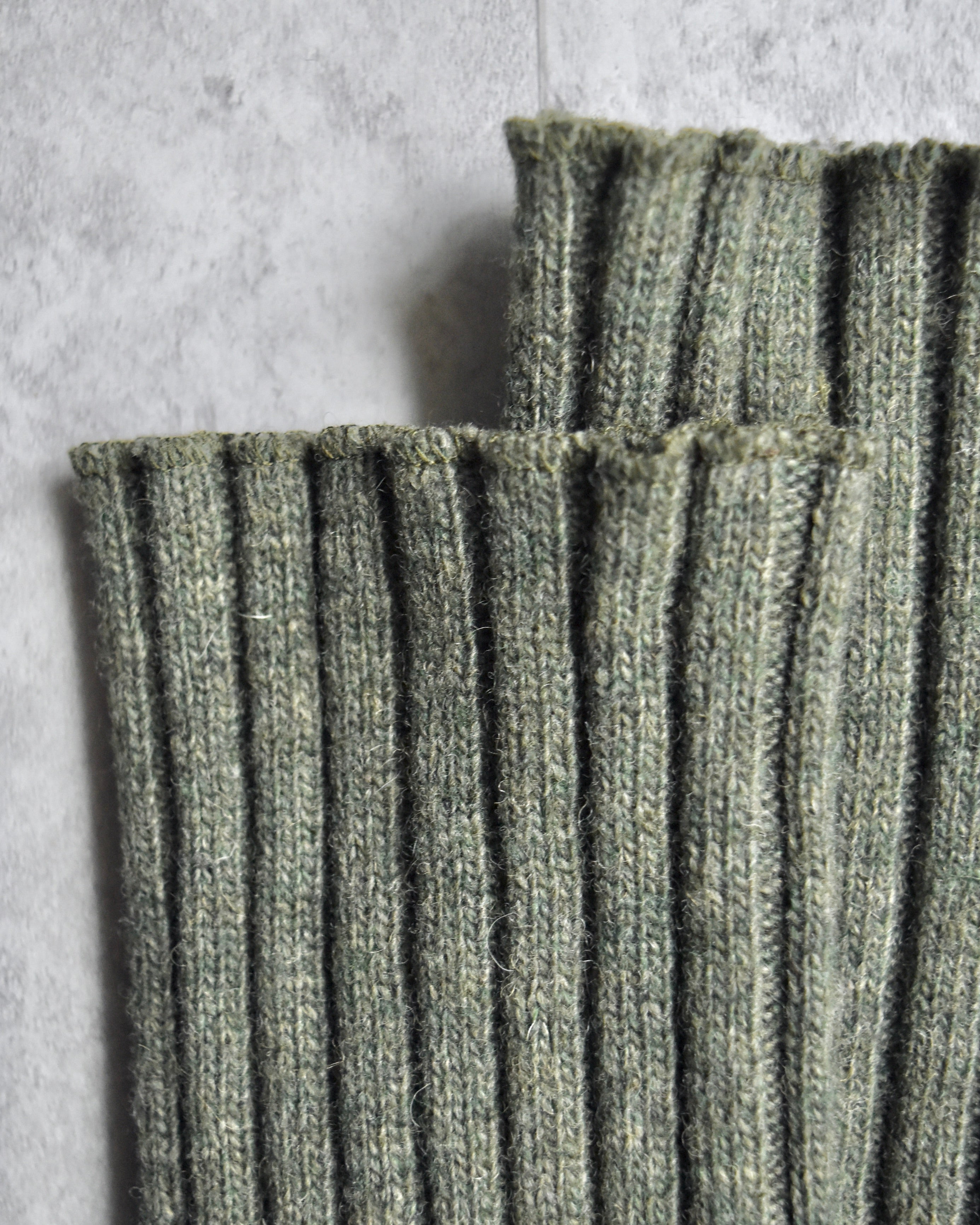 REFOMED / "GUNTE" ARM WARMER - Olive