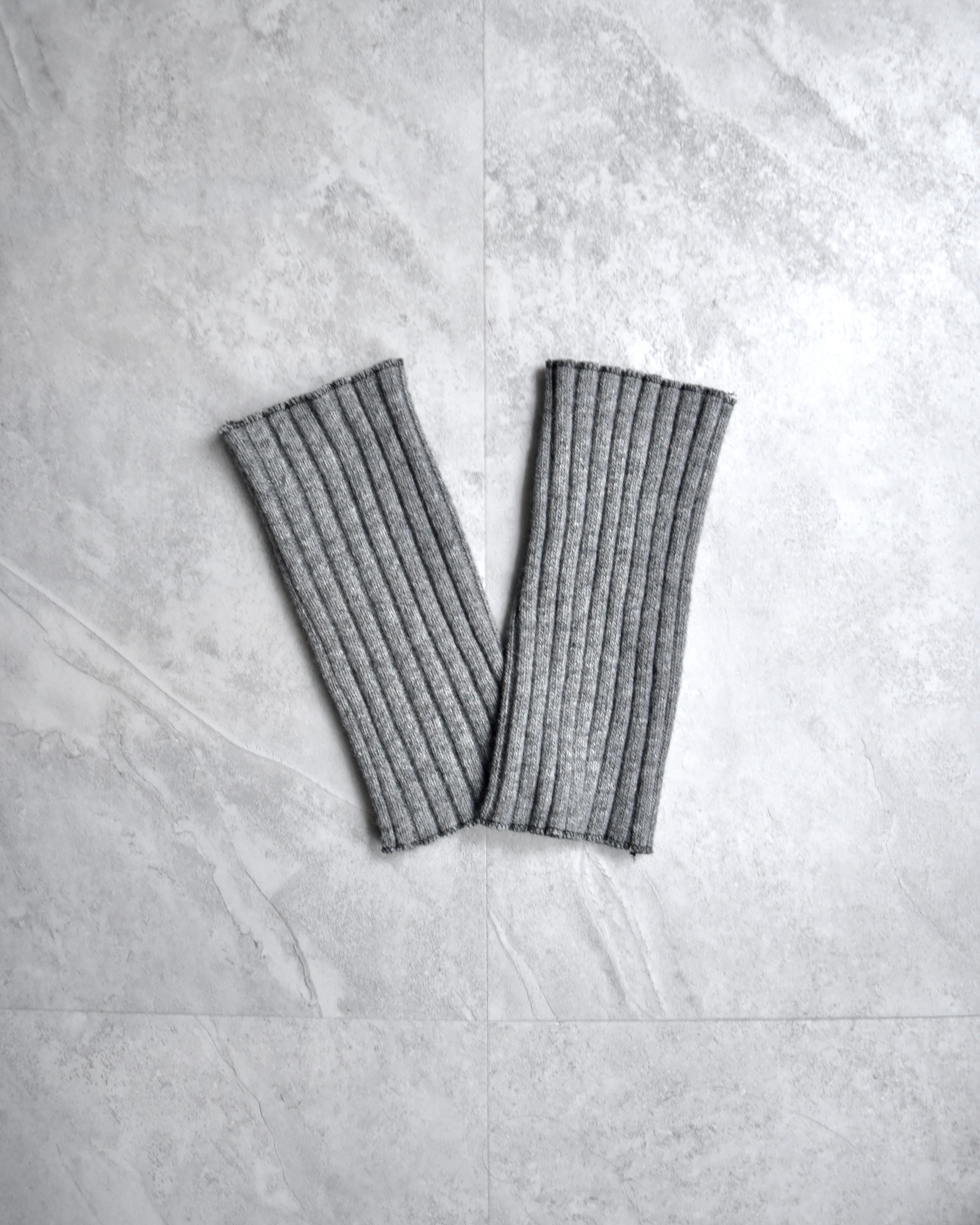 REFOMED / "GUNTE" ARM WARMER - Gray