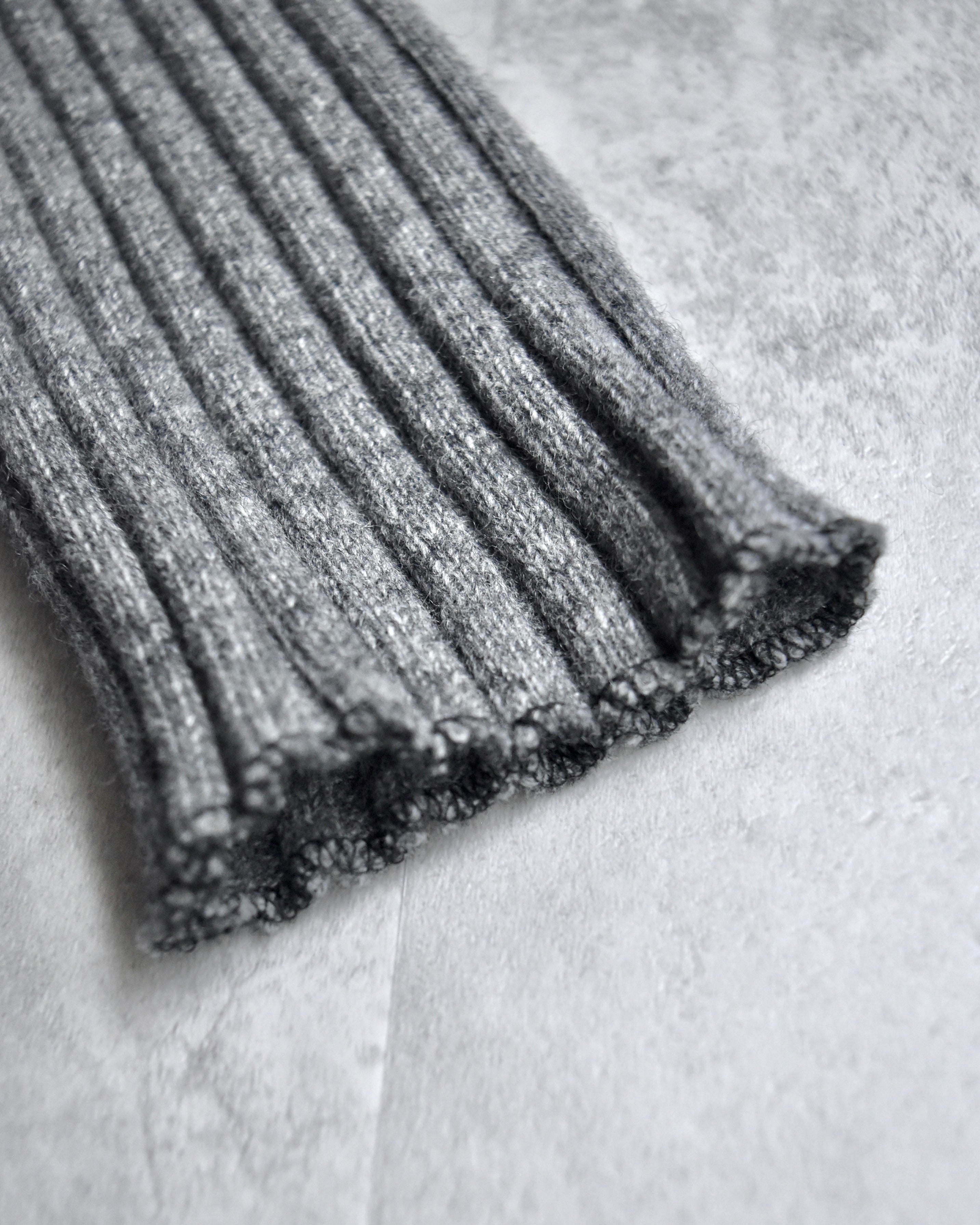 REFOMED / "GUNTE" ARM WARMER - Gray