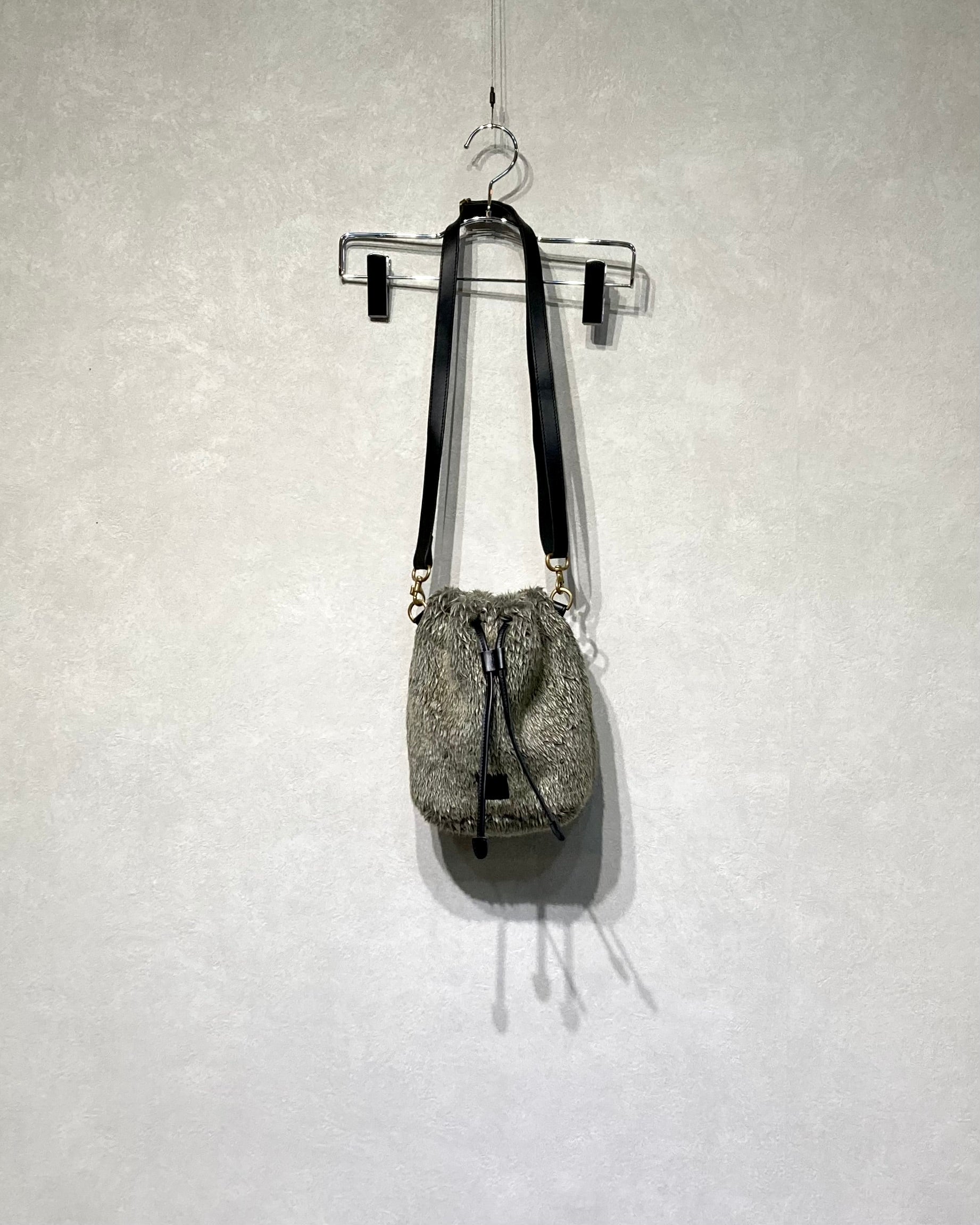 REFOMED / "KINCHAKU" BOA BAG - Greige