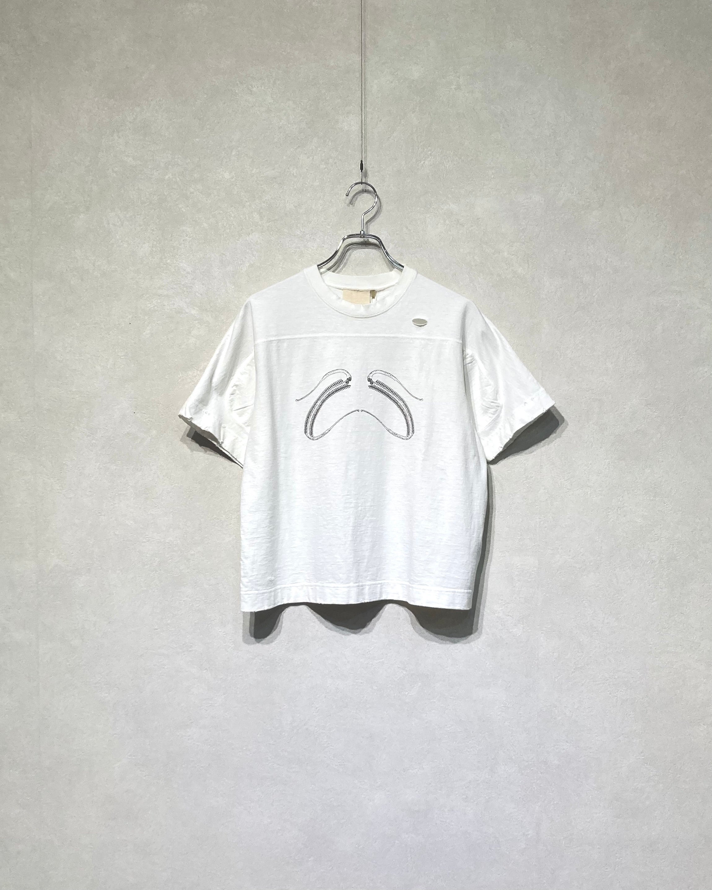 JIAN YE / 25 TEE × JINJINNEEDLE - White