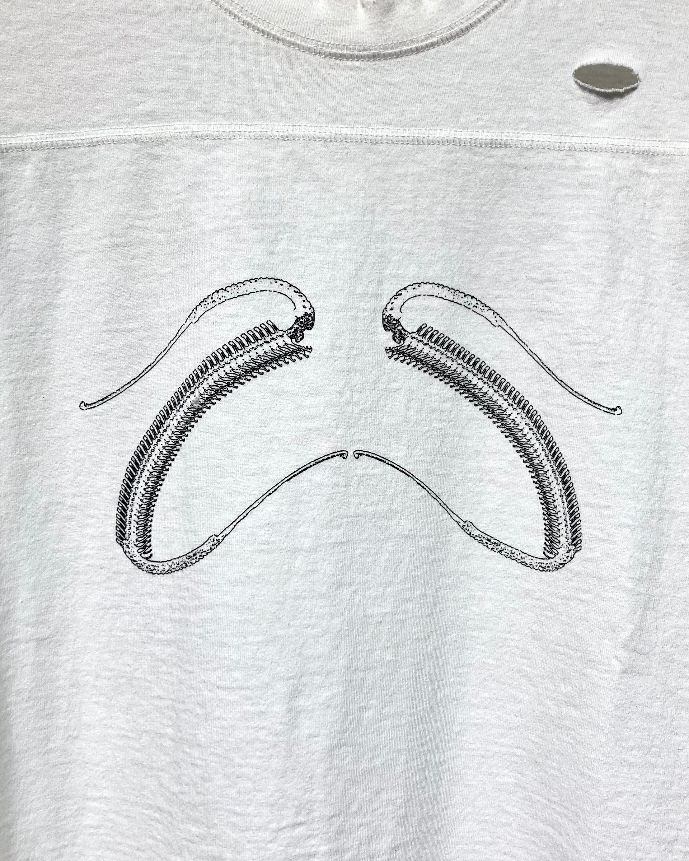 JIAN YE / 25 TEE × JINJINNEEDLE - White