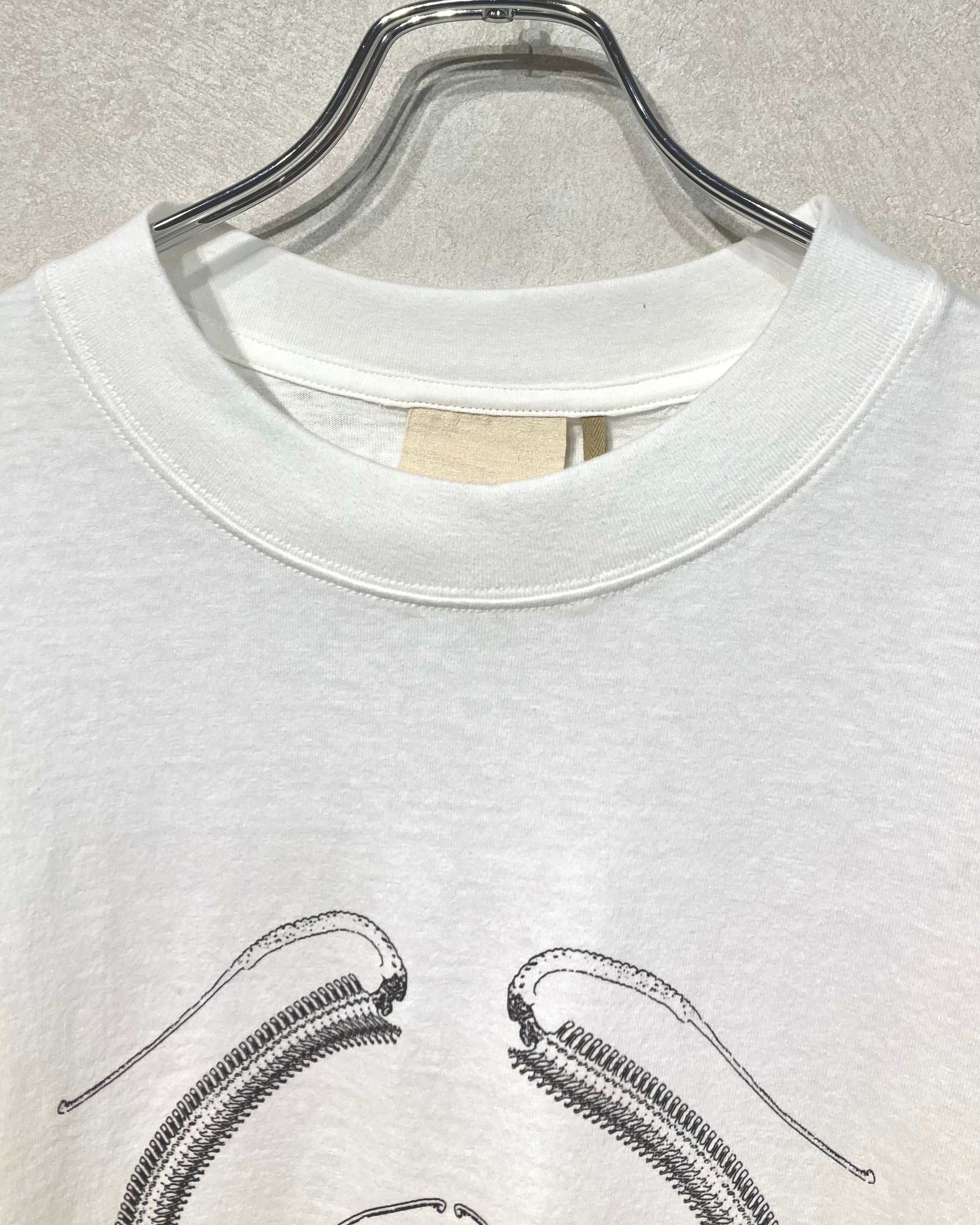 JIAN YE / 25 LS TEE × JINJINNEEDLE - White