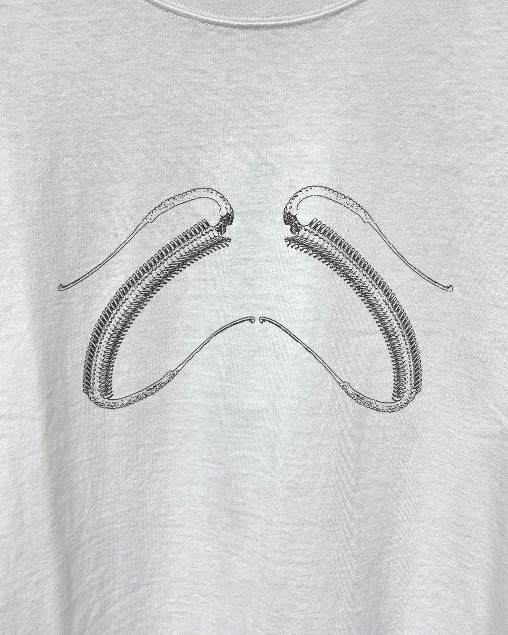 JIAN YE / 25 LS TEE × JINJINNEEDLE - White