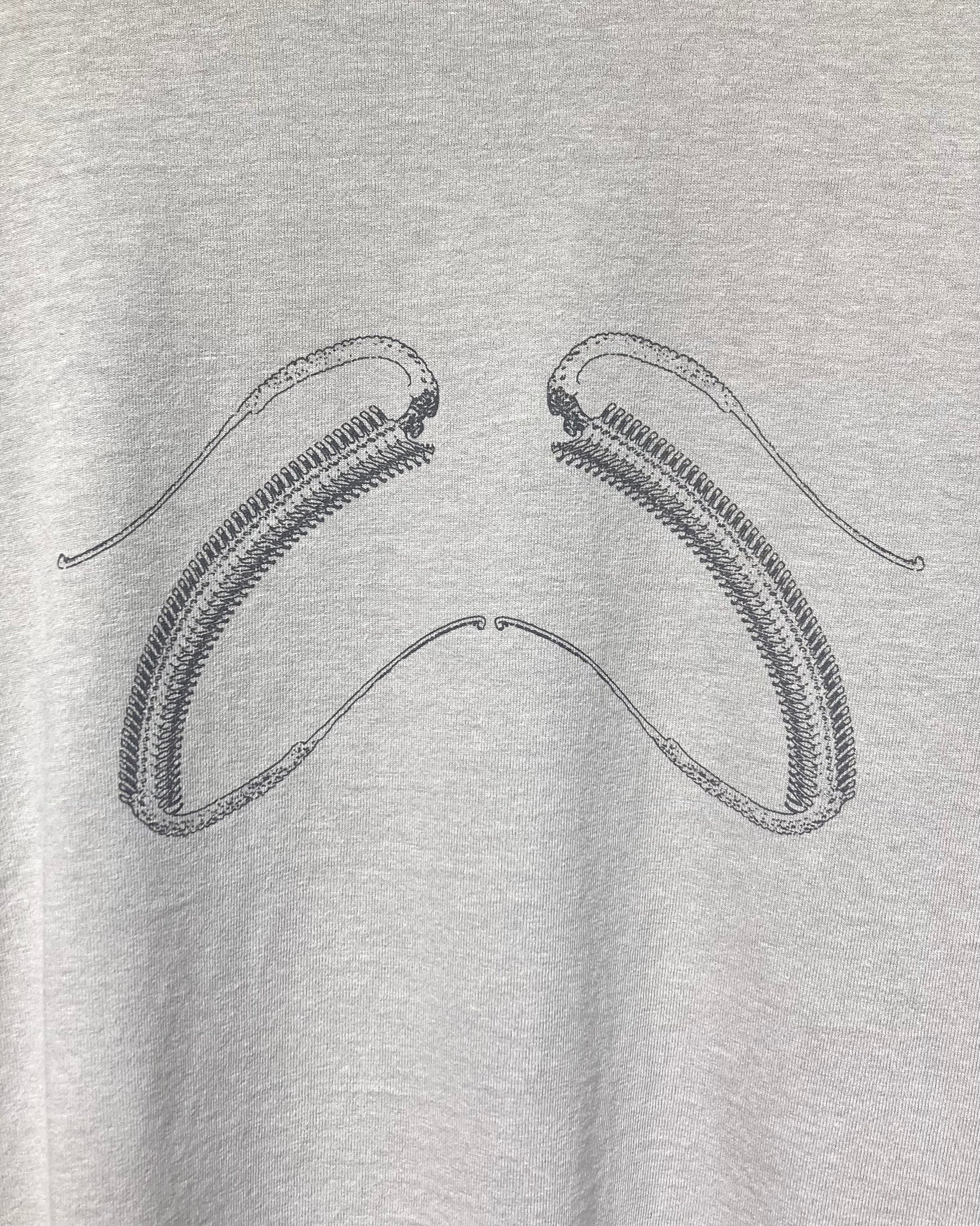 JIAN YE / 25 LS TEE × JINJINNEEDLE - Gray