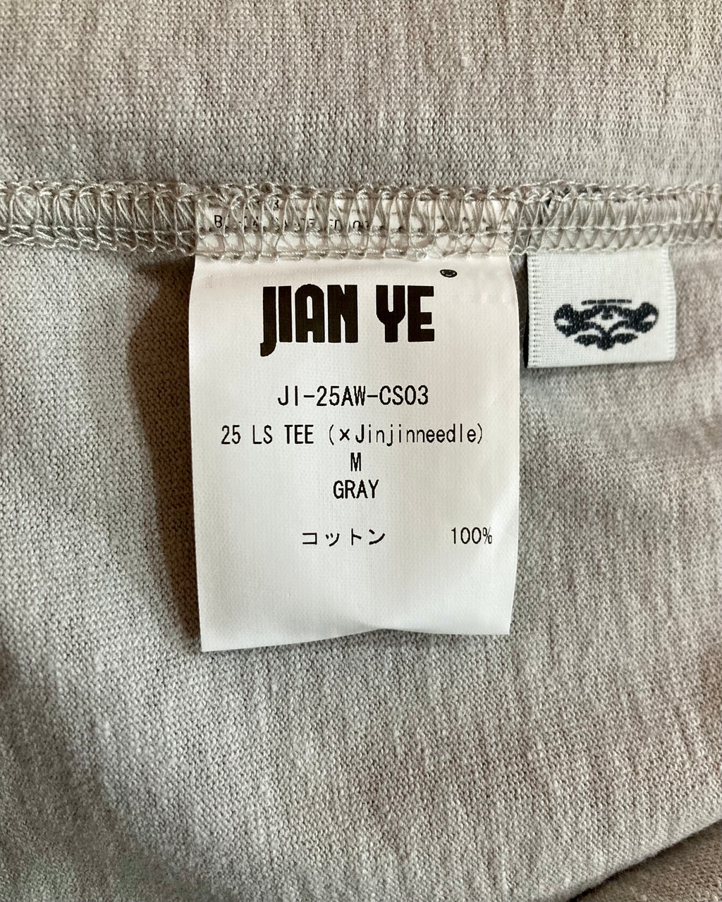 JIAN YE / 25 LS TEE × JINJINNEEDLE - Gray