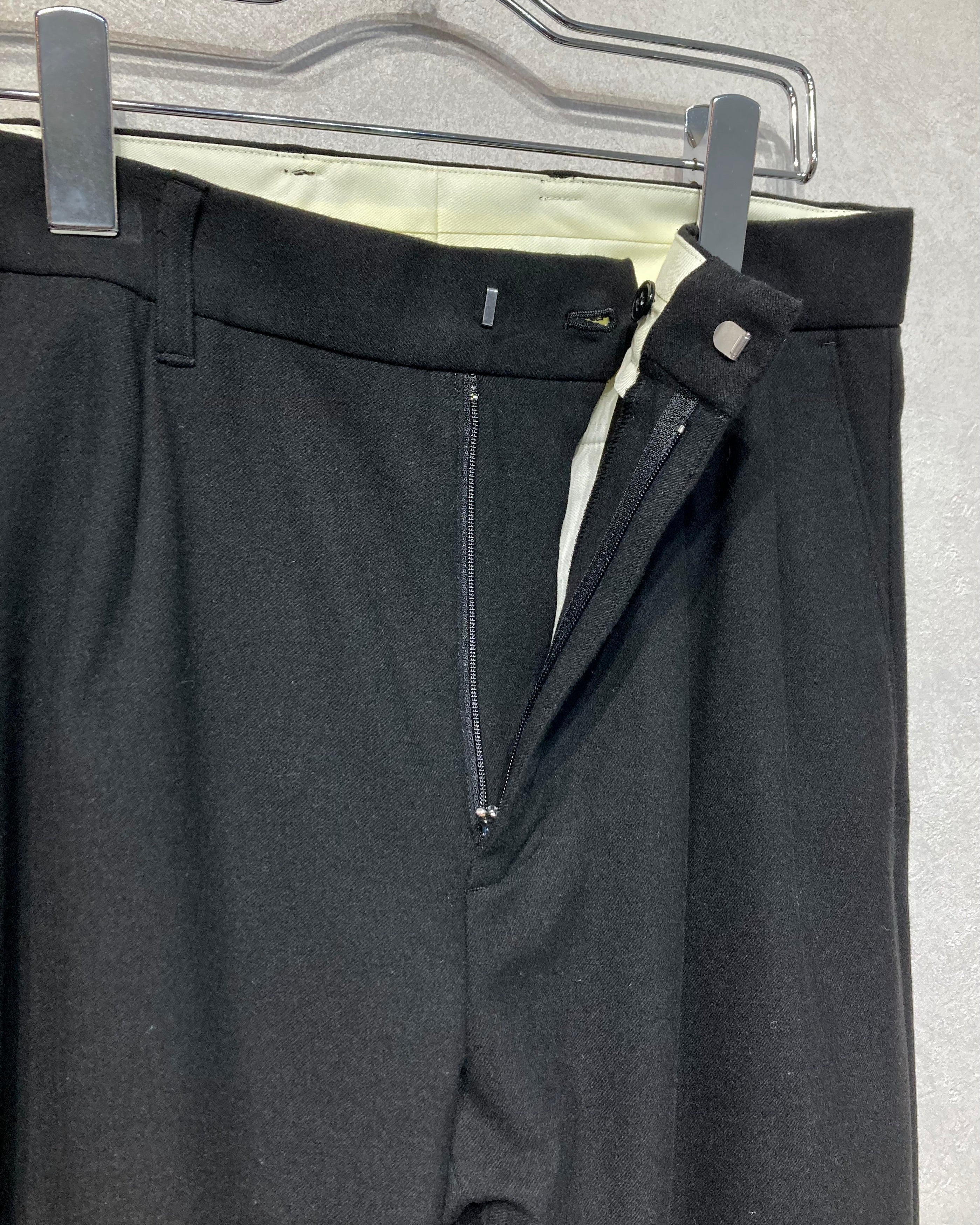 ABELIA EDOWARD GOUCHA / TAPERED SLACKS - Black