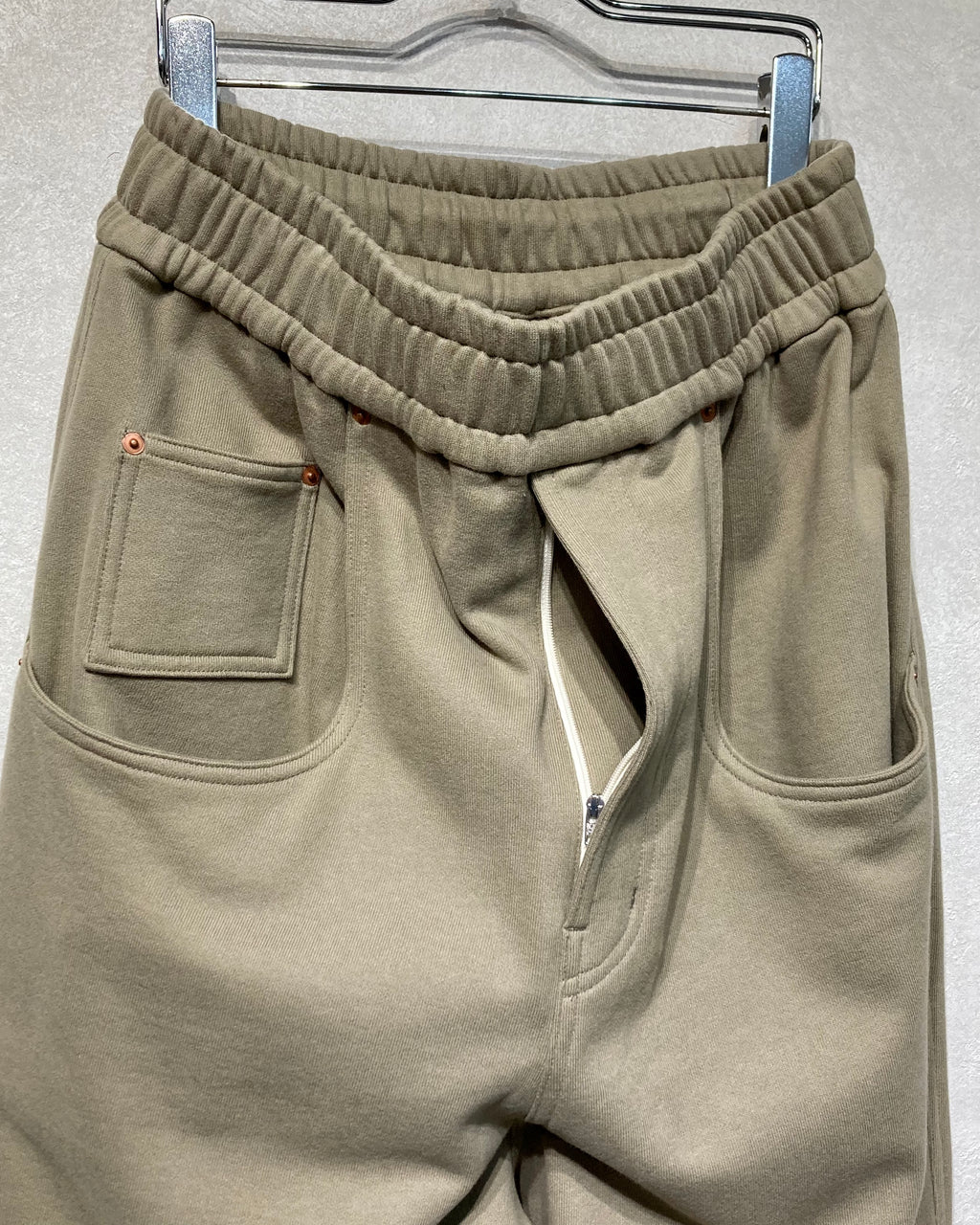 ABELIA EDOWARD GOUCHA / ECHO SWEAT PANTS - Beige