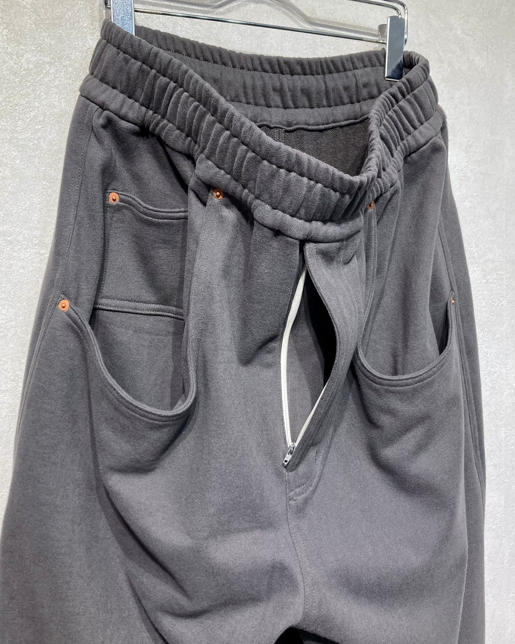 ABELIA EDOWARD GOUCHA / ECHO SWEAT PANTS - Charcoal