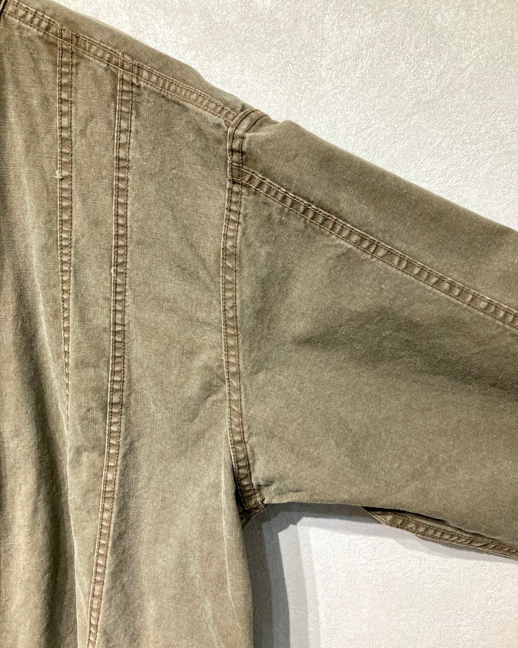 ISSUETHINGS / 25b/92-c-01/Shirt - Olive green