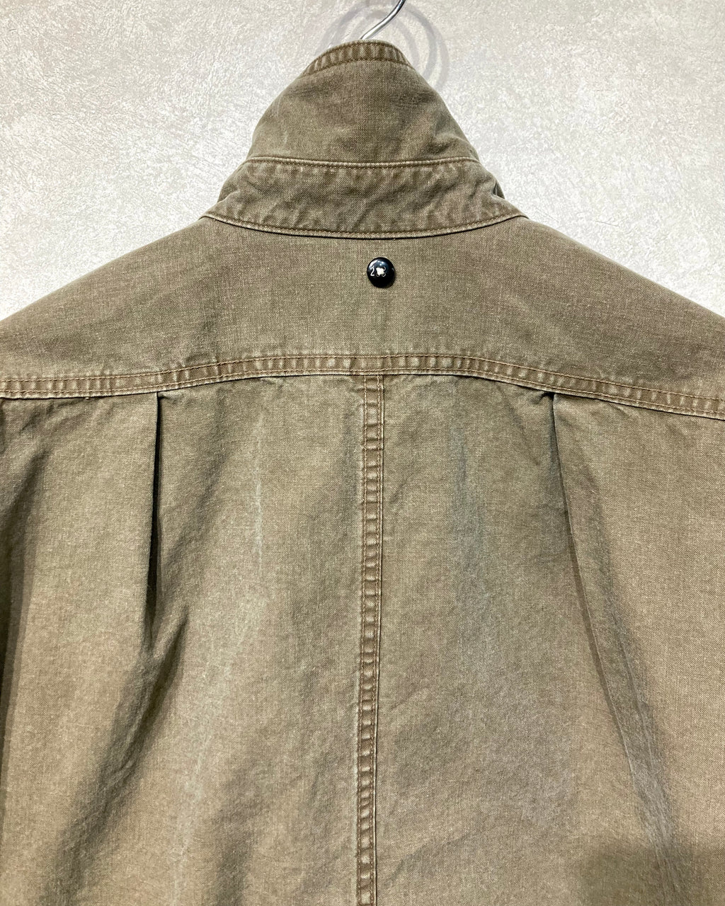 ISSUETHINGS / 25b/92-c-01/Shirt - Olive green