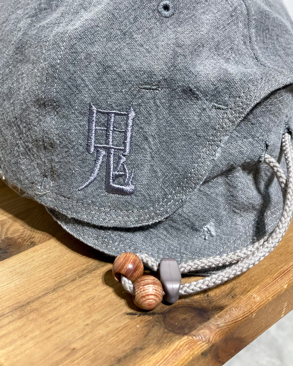 JIAN YE / 朱点童子 CAP - Gray