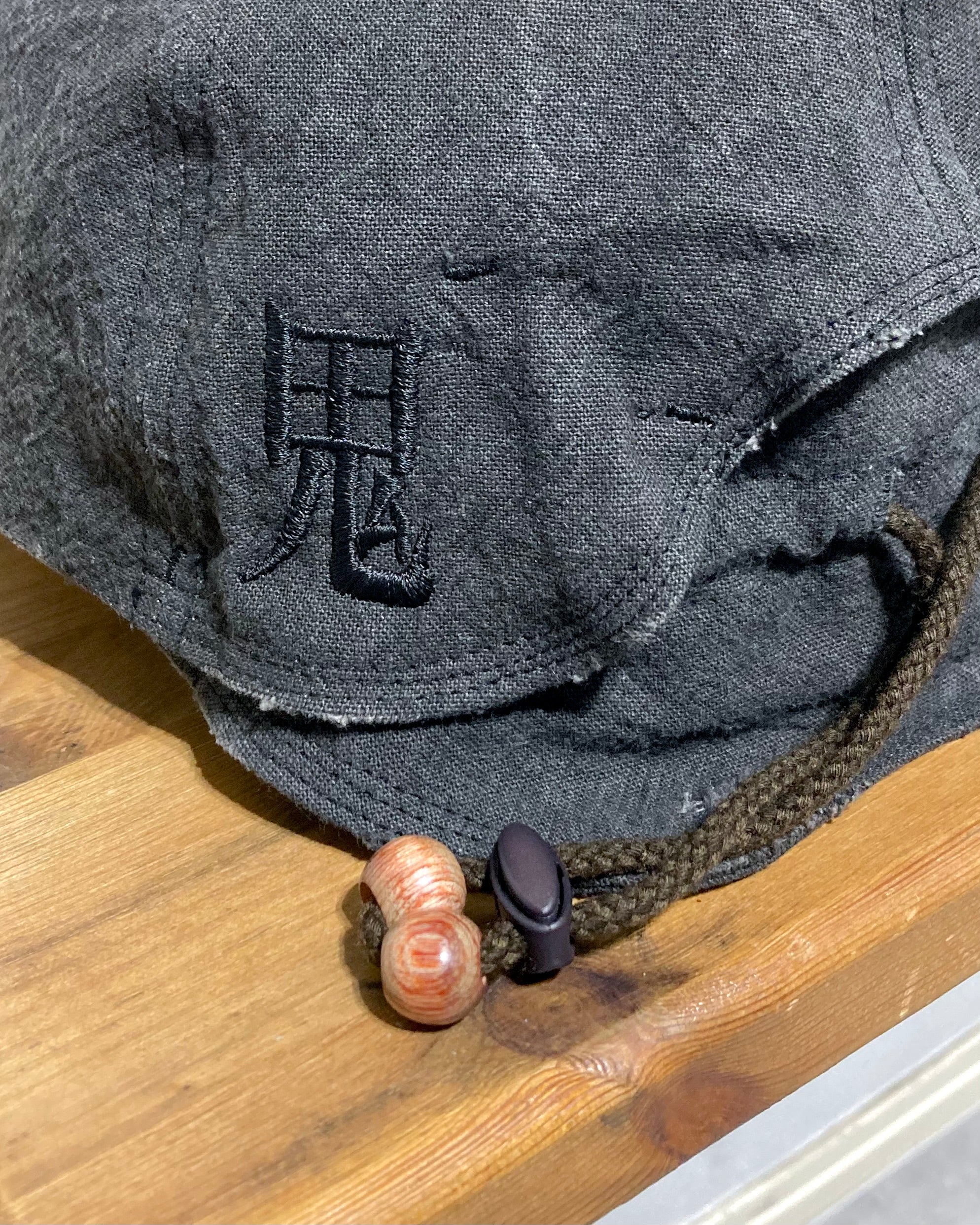 JIAN YE / 朱点童子 CAP - Charcoal