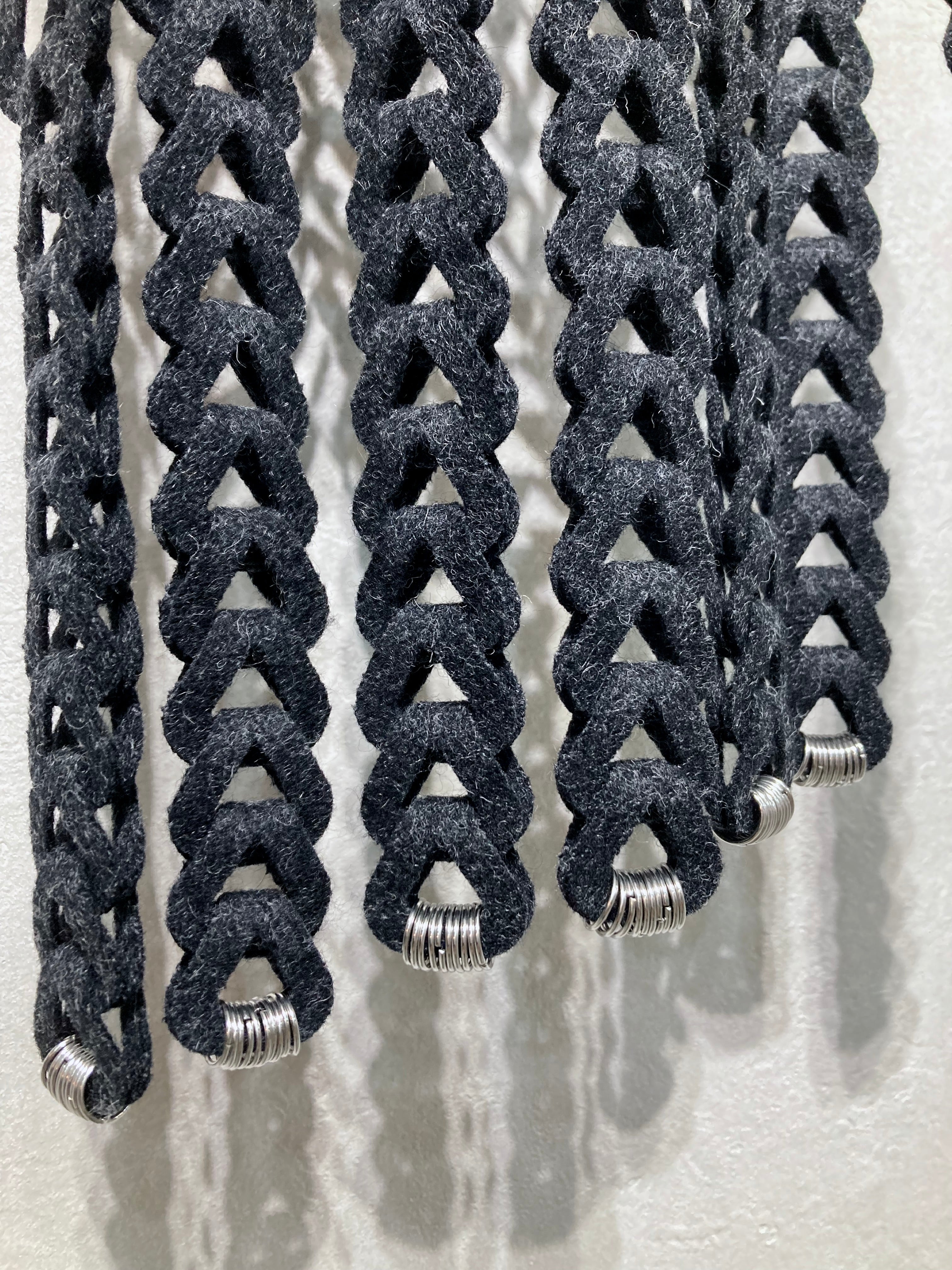 OPPOSE DUALITY / MELTON SNAKE SCARF - Black