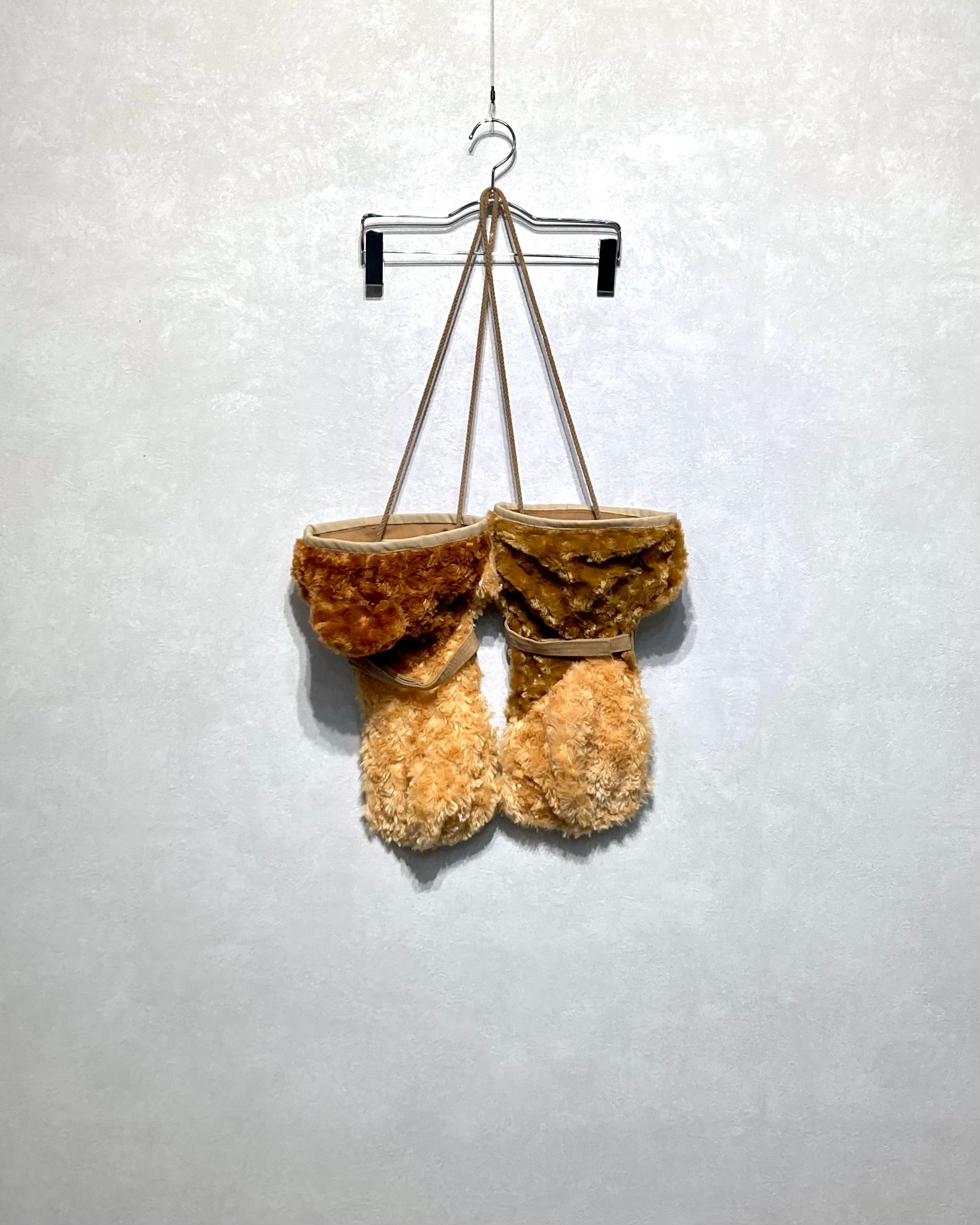 TOY DEVIL / PLUSHTOY GLOVE BAG