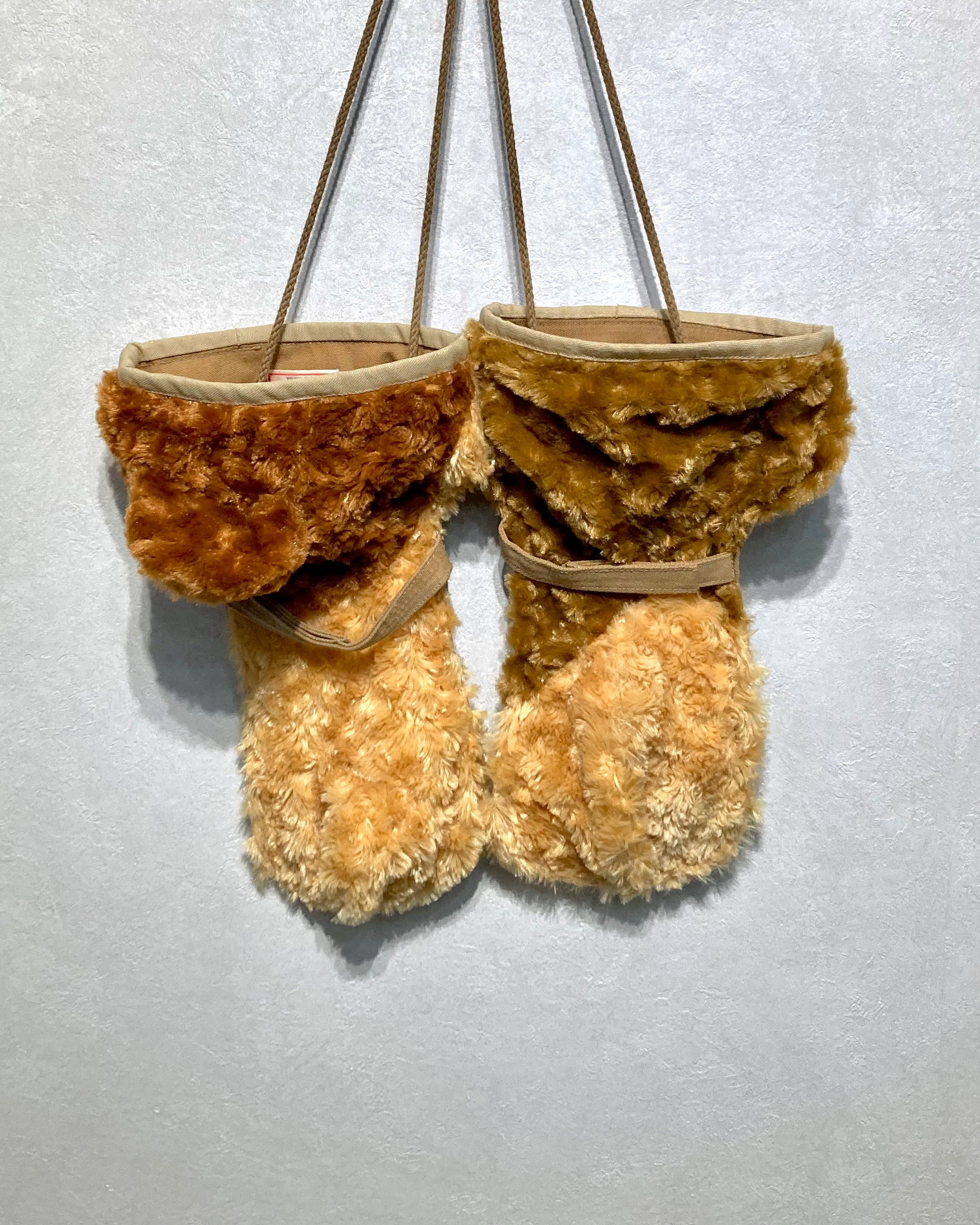 TOY DEVIL / PLUSHTOY GLOVE BAG