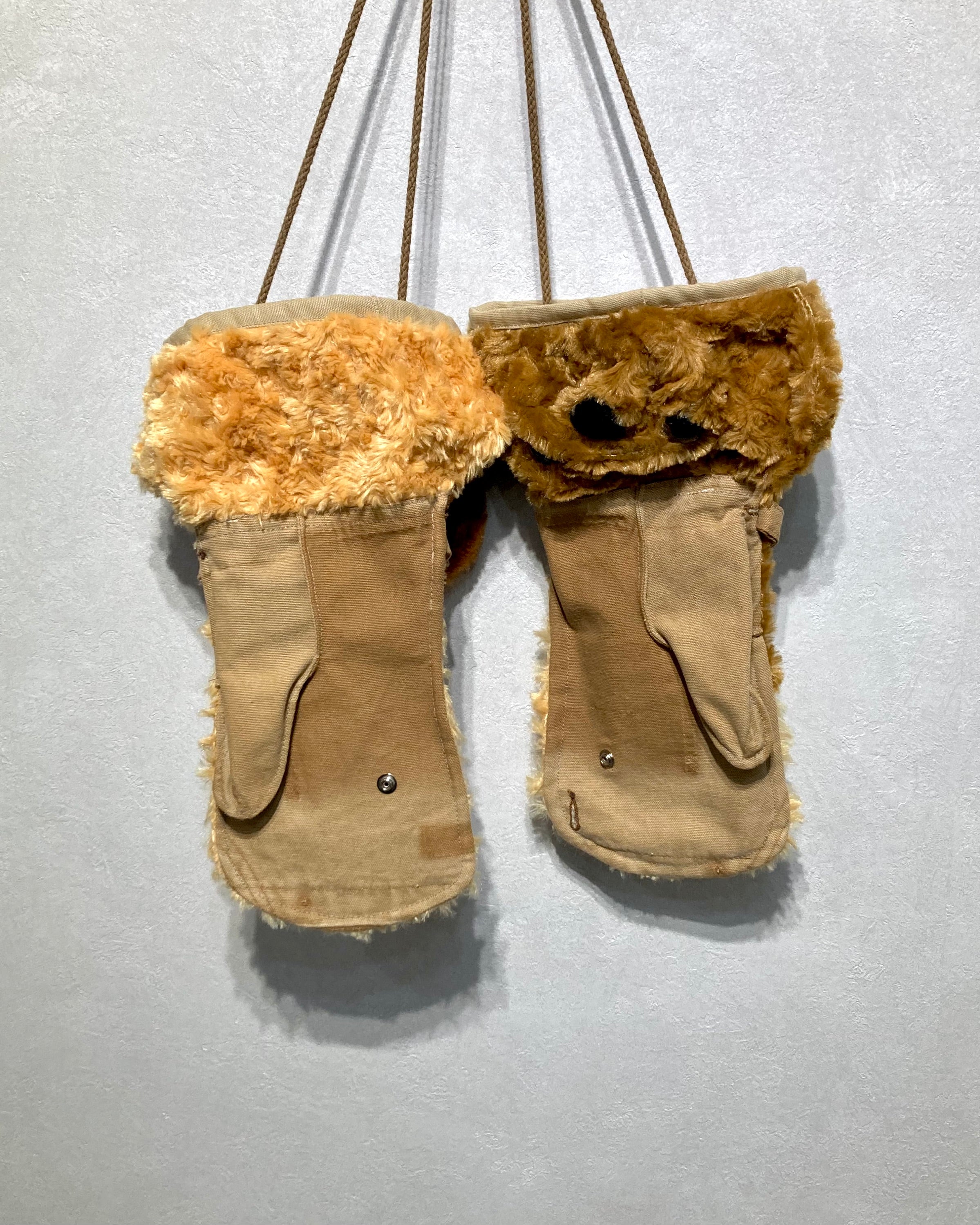 TOY DEVIL / PLUSHTOY GLOVE BAG