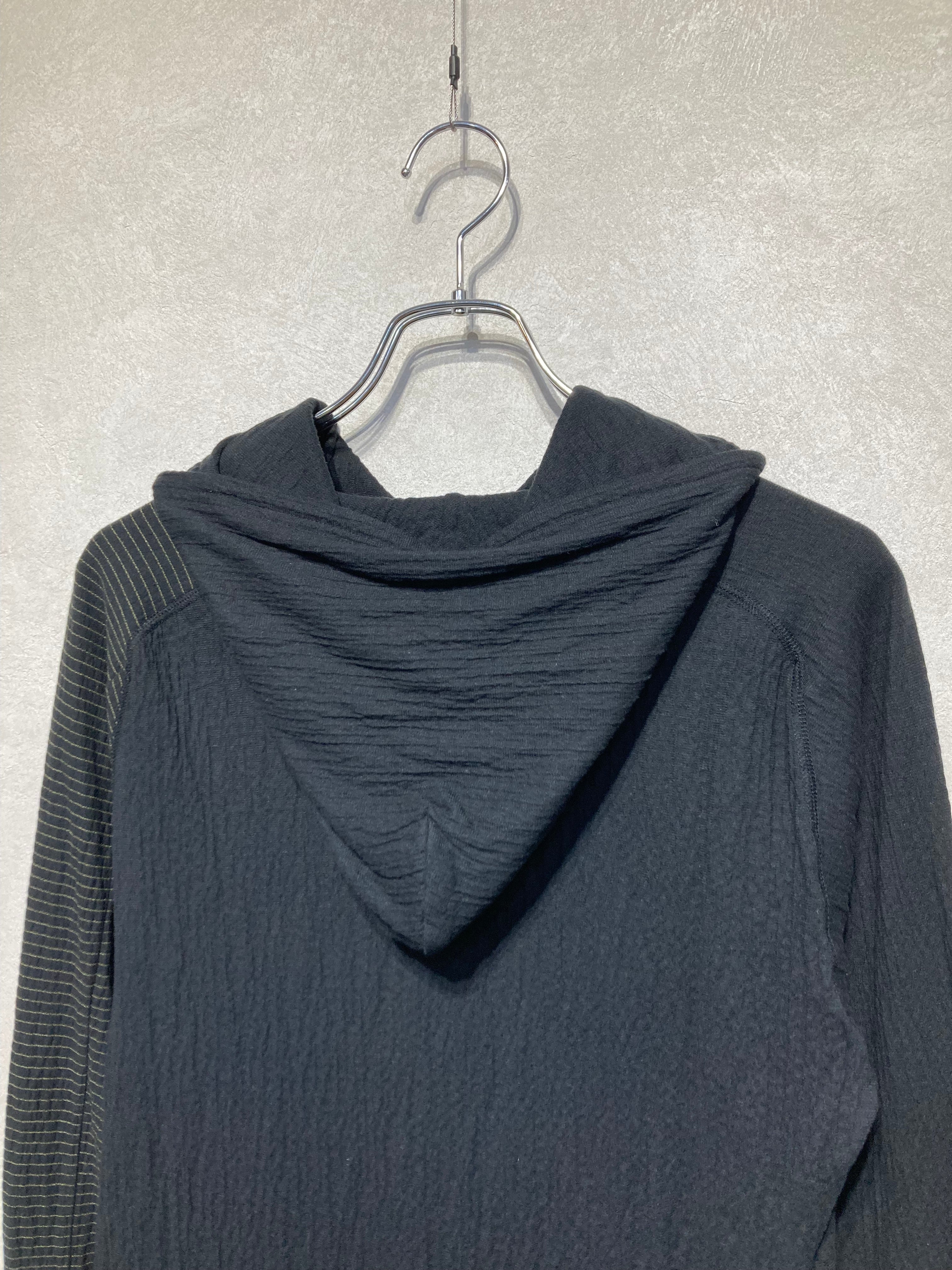JIAN YE / GUAI HOOD LON T - Black