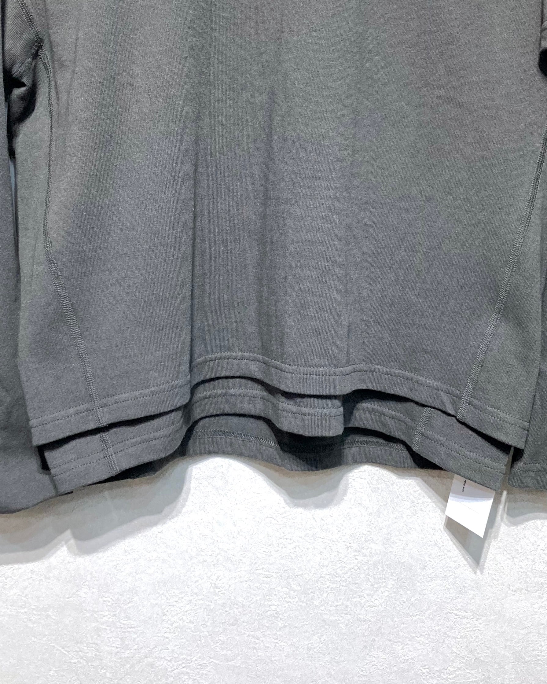 OPPOSE DUALITY / ONE SIDE HALF LONG SLEEVE T-SHIRTS - Gray