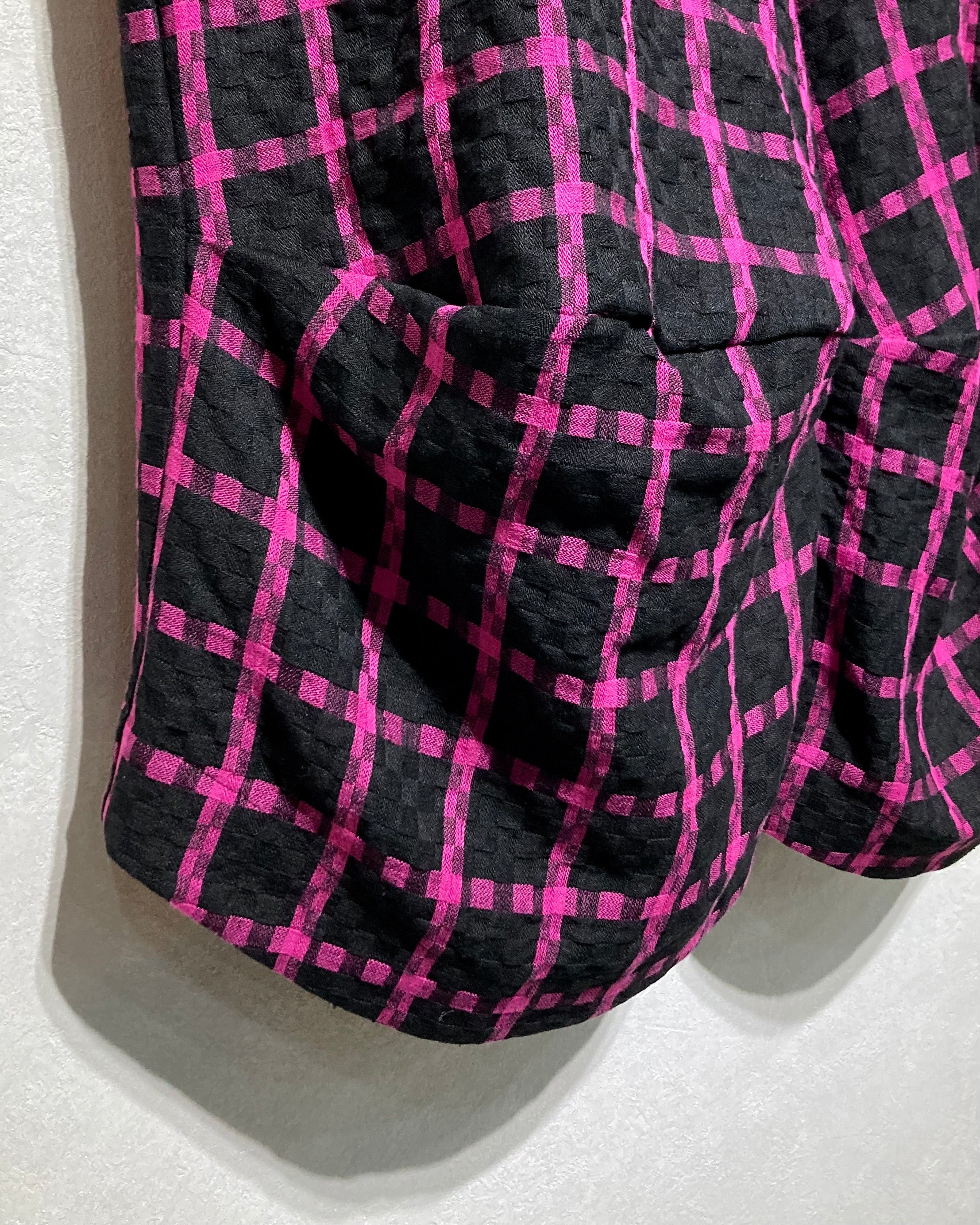 OIRA / KAKKE SHORTS - Linen black pink