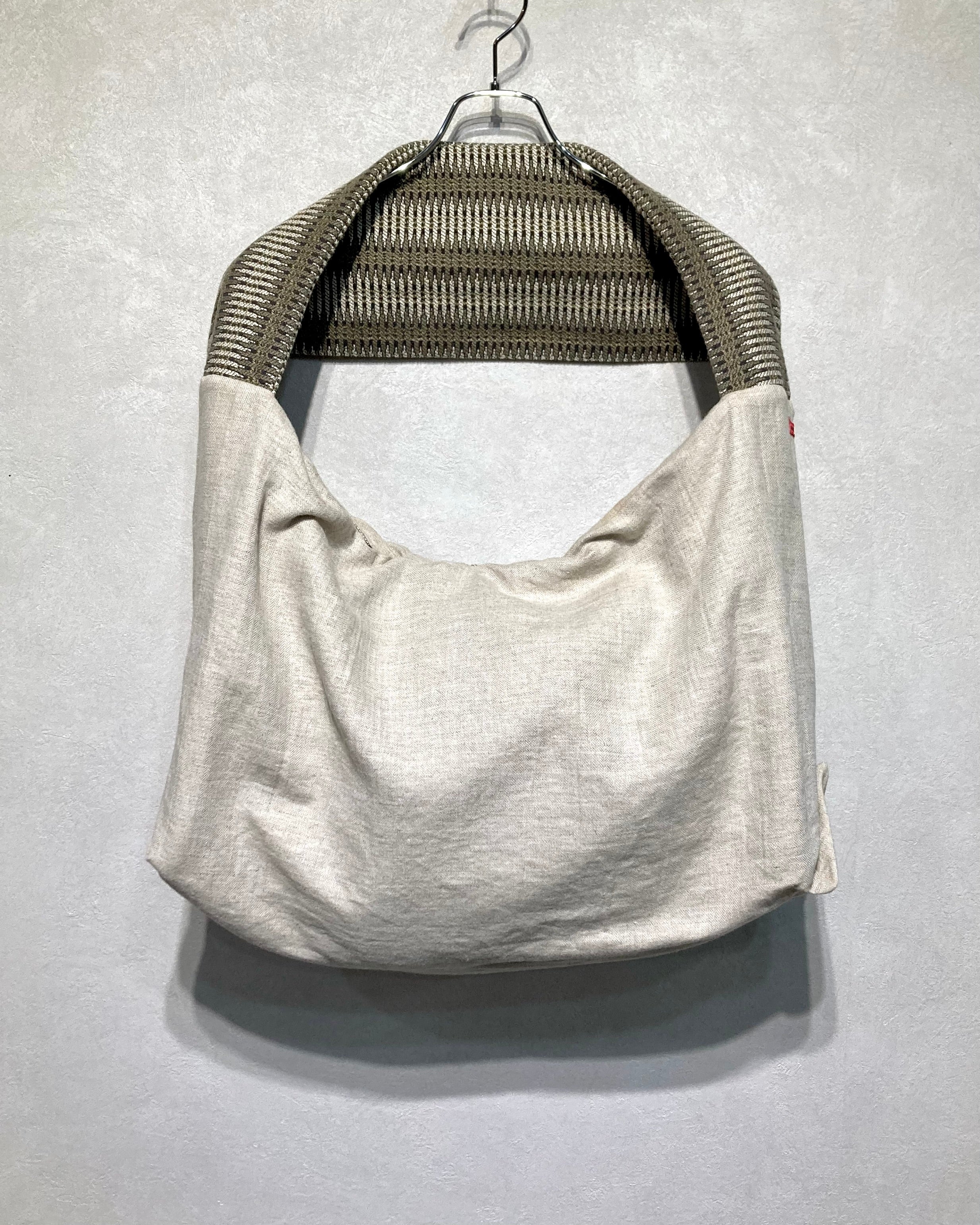 OIRA / REVERSIBLE BAG - All-over pattern beige